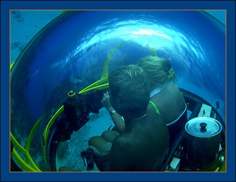 The ONLY 360 degree submarine in Grand Cayman - Cayman Islands - BEYOND IMAGINATION - Digital photography Ray Bilcliff