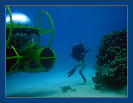 The ONLY 360 degree submarine in Grand Cayman - Cayman Islands - BEYOND IMAGINATION - Digital photography Ray Bilcliff