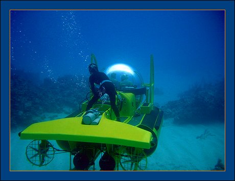 The Bubble Sub - The ONLY 360 degree submarine in Grand Cayman - Digital photography Ray Bilcliff