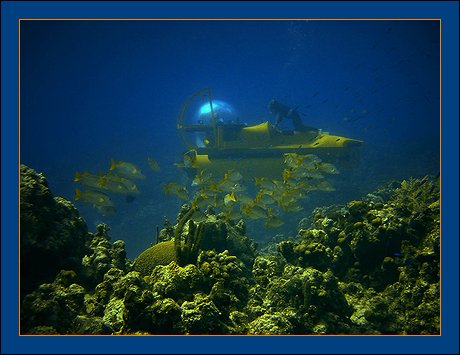 The ONLY 360 degree submarine in Grand Cayman - Cayman Islands - Digital photography Ray Bilcliff